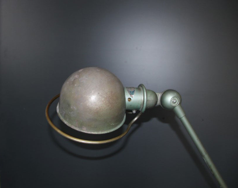 4-bar jieldé lamp on a base