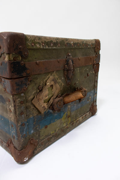 Antique military soldiers case