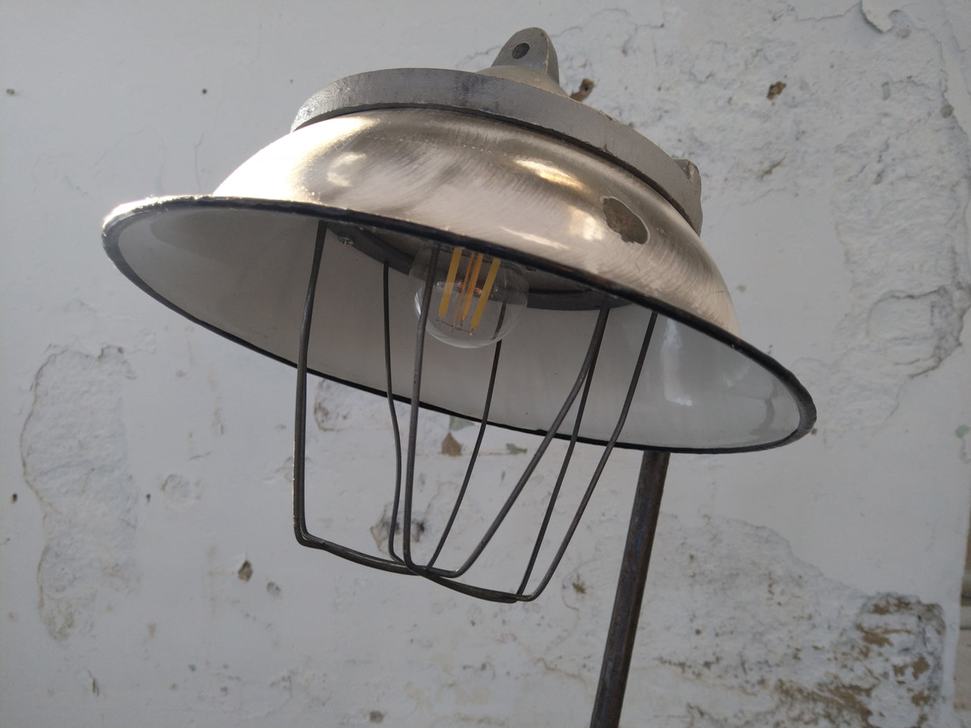 Industrial adjustable floor lamp